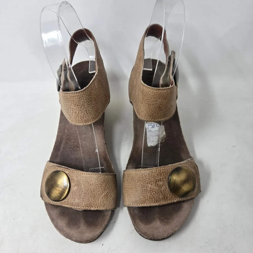 Taos Tan Leather Wedge Sandals Button‎ Accent Comfort Cork Footbed Womens 37